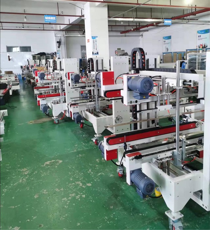 大型封箱機生產(chǎn)車(chē)間